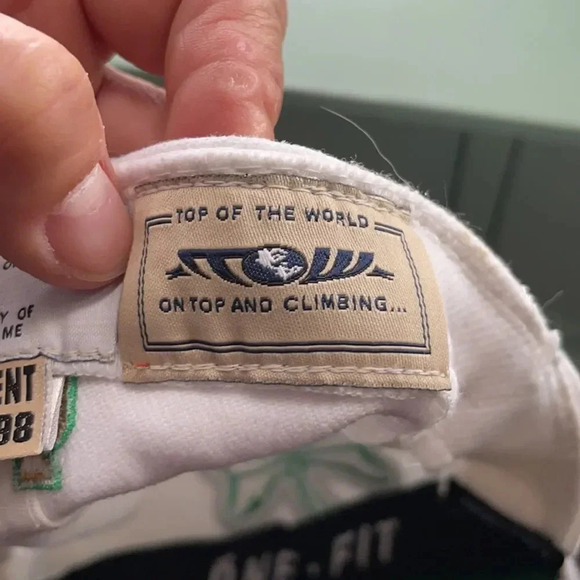 Vintage 90s Notre Dame Top of the World  baseball cap, white & green - Picture 8 of 9